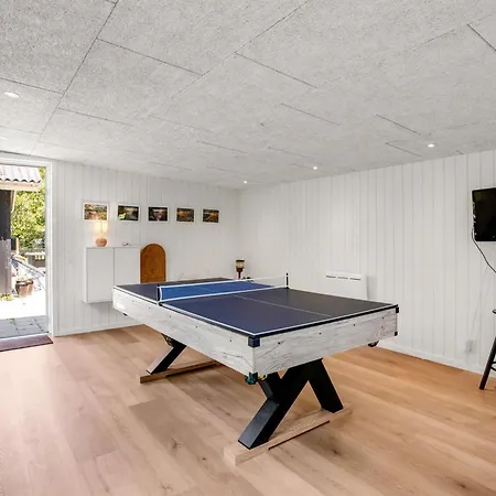 Дом отдыха Maik - 1-5km From The Sea In Western Jutland By Interhome *